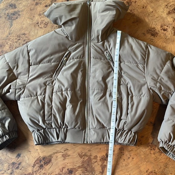 Cropped puffer jacket, cropped jacket, puffer jacket, fall fashion, school - Picture 3 of 6